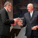 23. mai: Kong Harald overrekker Yves Meyer Abelprisen i Universitetets aula. Foto: Heiko Junge, NTB scanpix